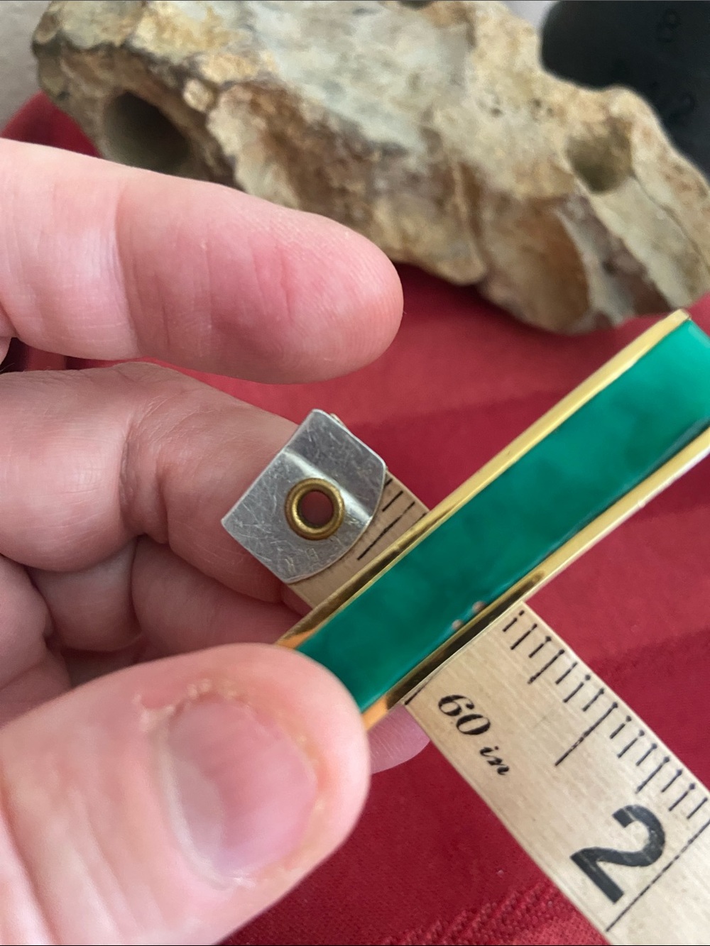 Vintage 70s Gold Brushed & Green Acrylic Hinged Square Clamper Bracelet - Picture 9 of 12